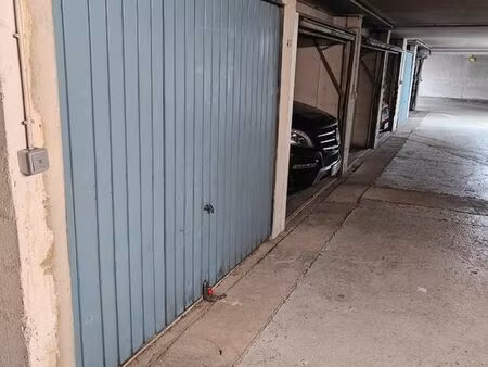 place de parking box garage sécurisé