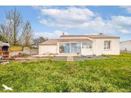 vente maison à montreuil (85200) : à vendre / 80m² montreuil