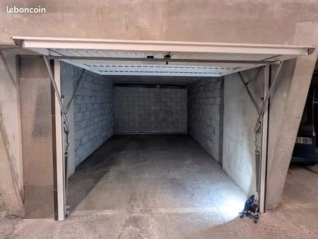 ?️ grand garage / box fermé 19 5 m² – sécurisé – castelnau-le-lez centre