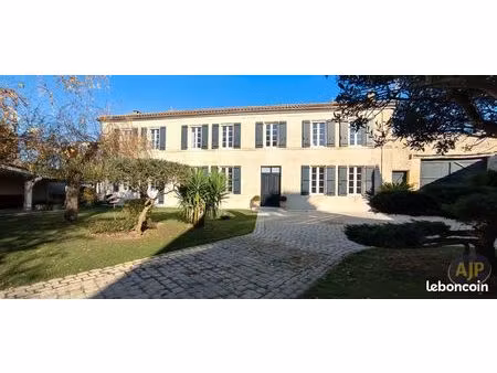 maison 9 pièces 281 m²