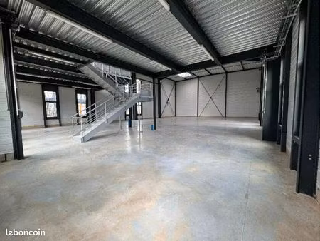 local d'activité 935 m²