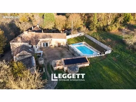 maison 9 pièces 225 m²