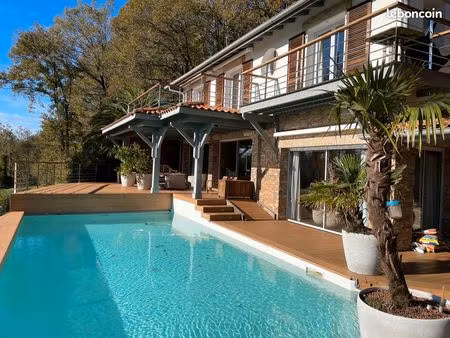 villa vue sur la rhune