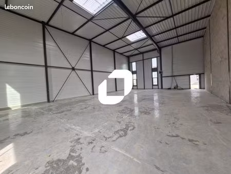 local d'activité 668 m²