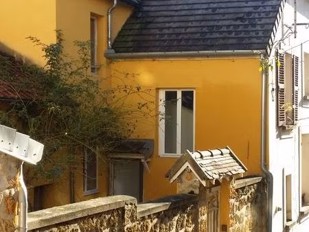 maison de 110m2 avec jardinet et cour à 6 mn à pied de la gare