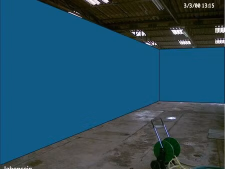 loue local d'activité +/- 107m² (entrepôt & bureaux)