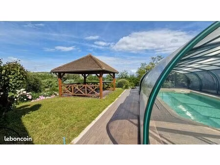 grande maison sur les hauteurs de bruebach dans un environnement calme et verdoyant