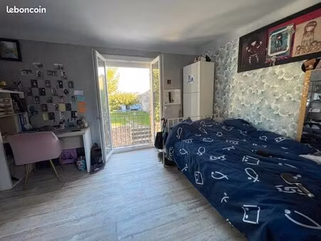 maison avec terrain et cour