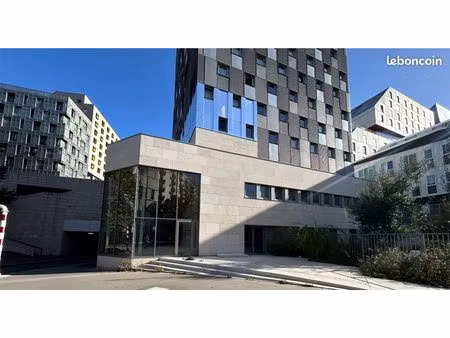 boutique 1364 m² paris