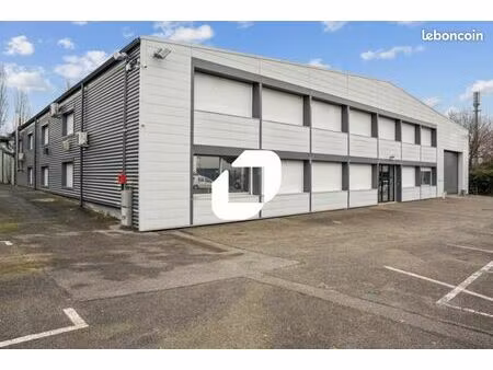 local d'activité 2 380 m²