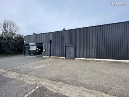 local commercial 330 m²