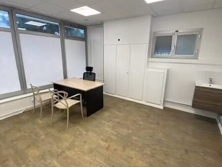 bureau 16 m²