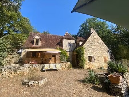 maison ancienne avec vue et piscine