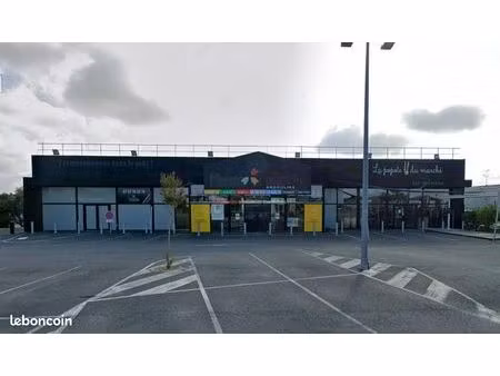 local commercial 1 400 m²