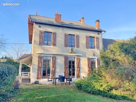 propriété 4 pièces 158 m²