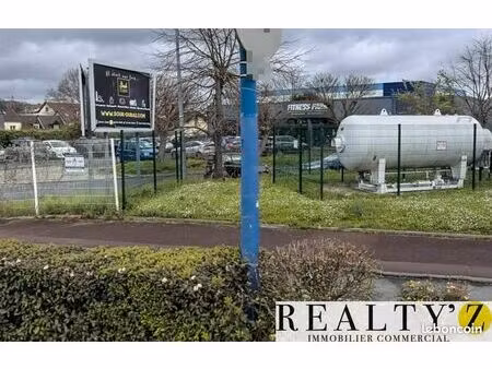 local commercial 2 350 m²