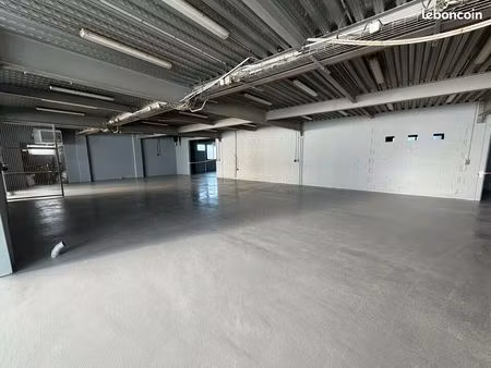local d'activité 870 m²