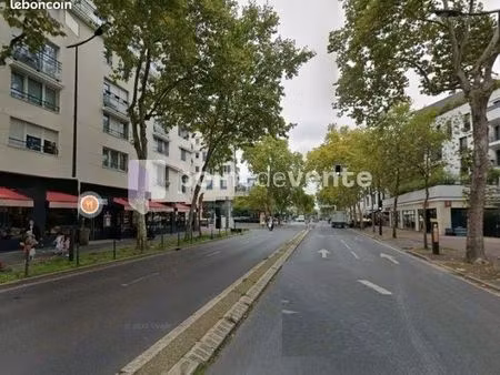 local commercial 210 m²