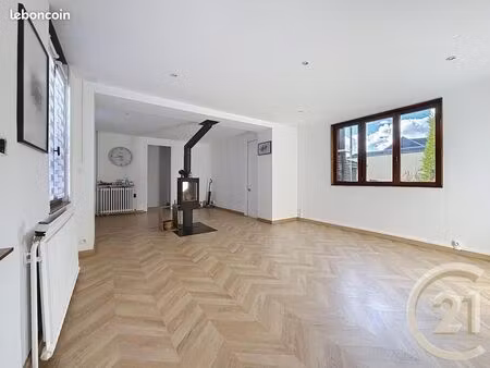 maison 8 pièces 151 m²