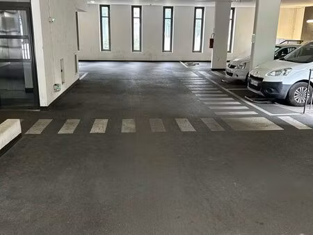 place de parking à louer