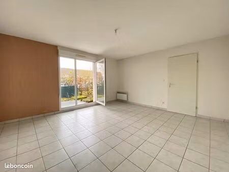 a vendre t3 rdj villebarou