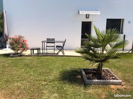 t2 rez de jardin 3* parking prive