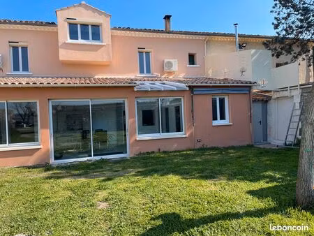 maison de 200 m2 hab.sur 3000 m2 de terrain plus 90 m2 de dependances