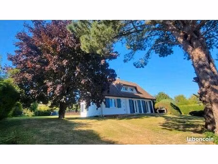 maison 150 m2 avec piscine et véranda