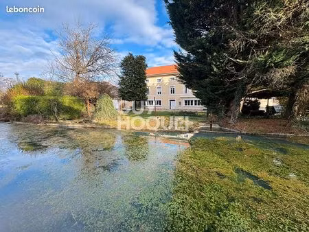 propriété 6 pièces 256 m²