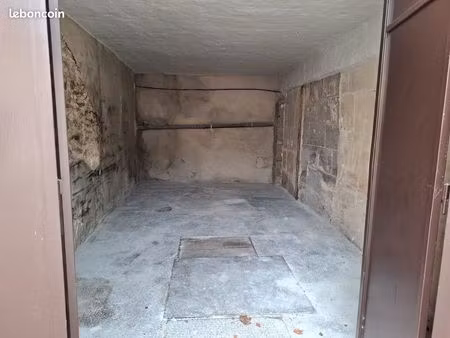 local bureau et ou / stockage 25m2