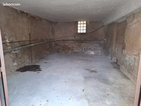 local bureau et/ou entrepôt 35m2