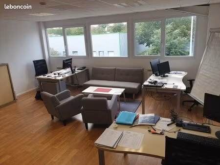 ◊bureau disponible - 390e/mois hc ht ?