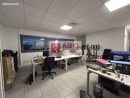 bureaux 76 m²