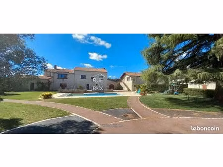 maison 5 pièces 467 m²