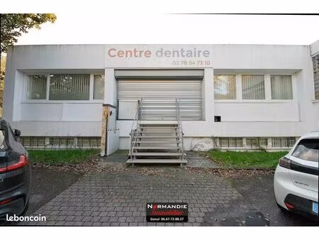 local 548 m² petit-couronne