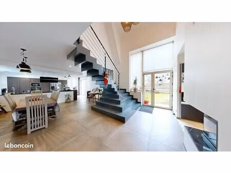 propriété 8 pièces 211 m²