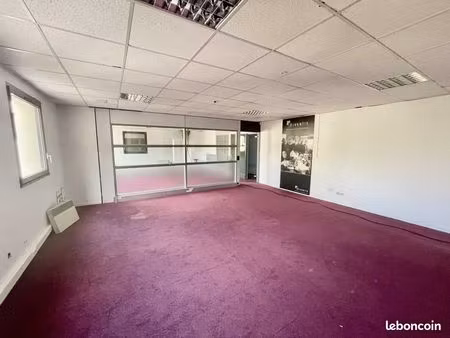 bureau 225 m²