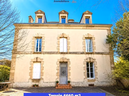 propriété d'exception 200 m2 - terrain 6660 m2 - echiré 7941