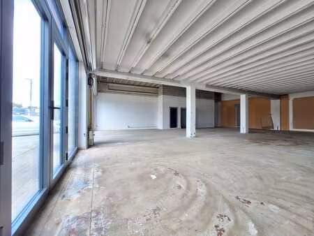 rez de chée commercial situé à côté du shopping cora rocourt