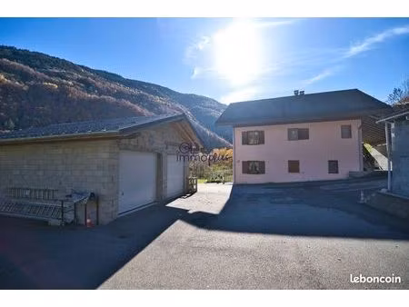 maison 8 pièces 202 m²