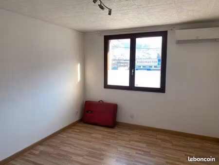 local médical  bien être ou bureau