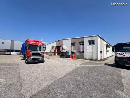 local industriel 1 600 m²