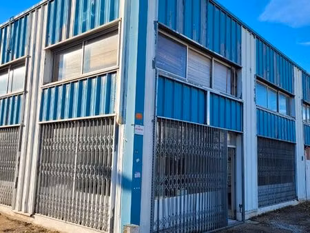 a vendre local 220m2 la grande motte