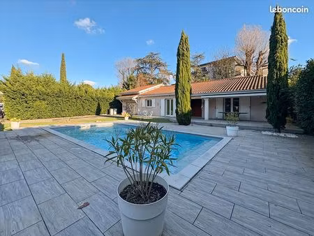 propriété 4 pièces 108 m²