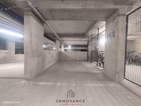 parking 15 m2 sous vidéosurveillance