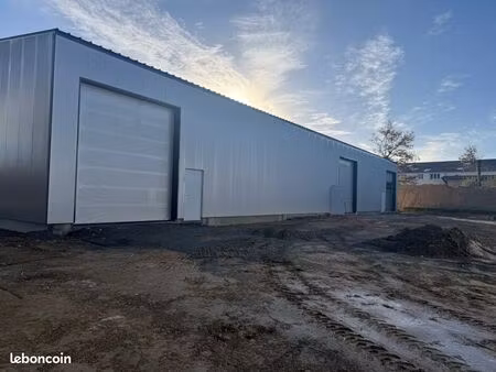 local 200 m² plessé