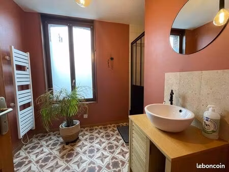 maison 3 ch meublée + jacuzzi  cour privé & grand parking