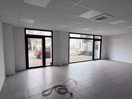 location local commercial