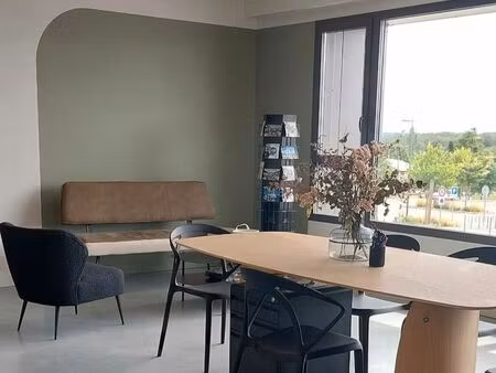 bureau à louer face au parc de lacroix laval