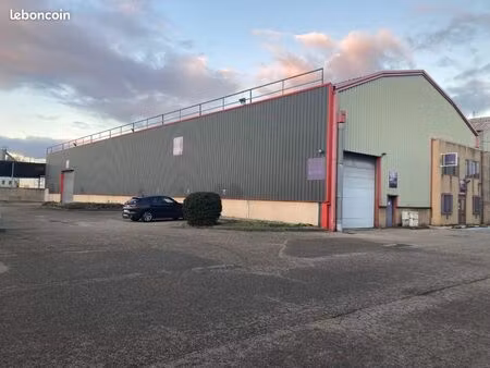 local restaurant 1 100 m²